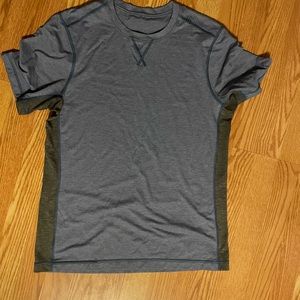 Men’s Lululemon T-shirt size large
